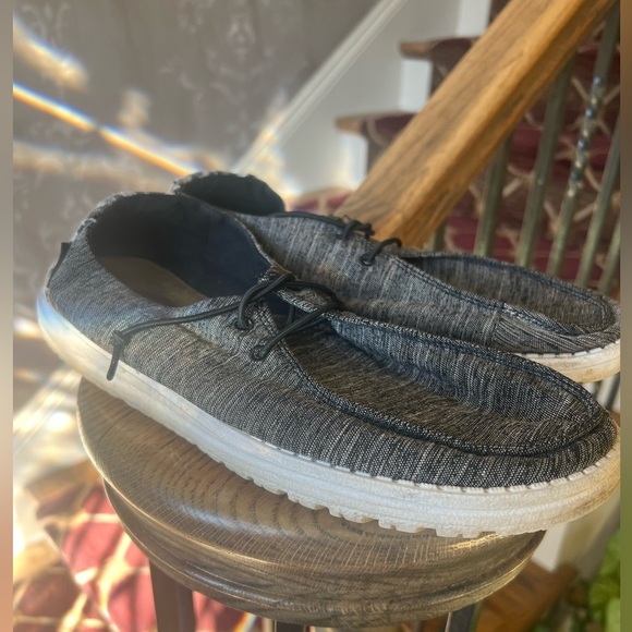 Hey dude, ladies, shoe size 10 very good condition gray animal print heel - Picture 2 of 12